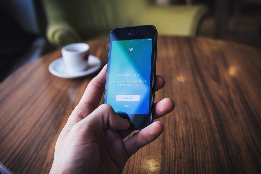 Mengenal Twitter Night Mode, Lengkap dengan Cara Pengaktifannya!