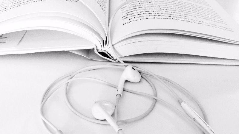 Gak Cuma Dibaca, Kini Buku Bisa Didengar Lewat Aplikasi Lho!