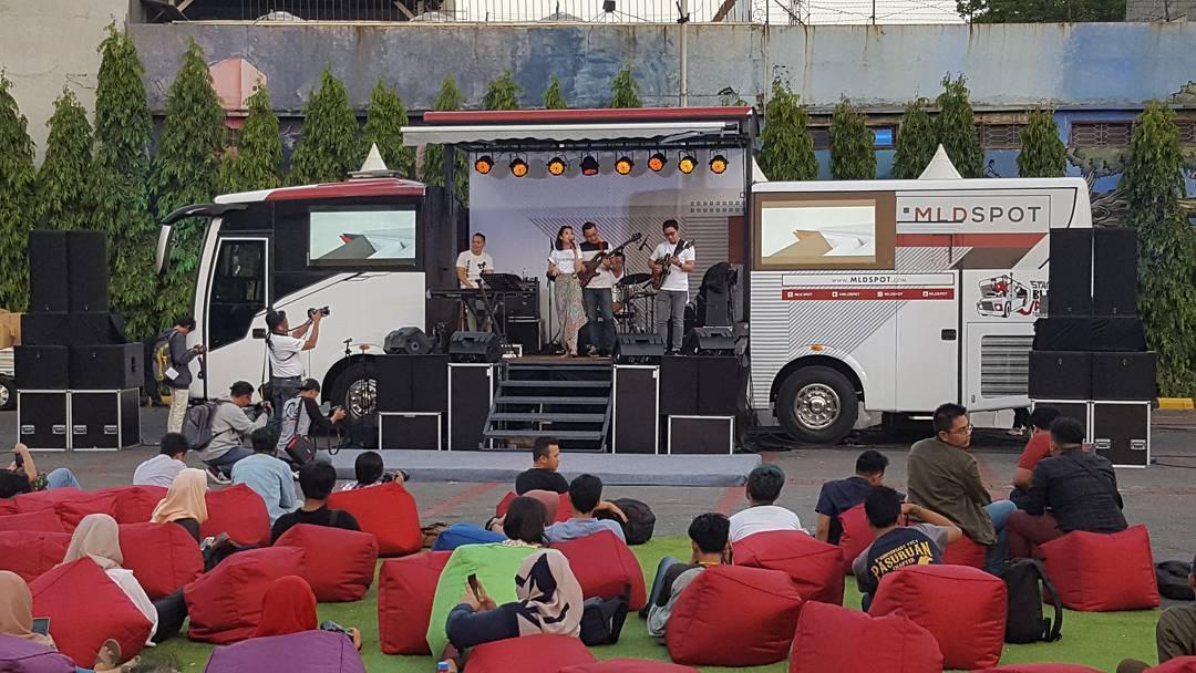 10 Potret Keseruan Stage Bus Jazz Tour 2017 Surabaya