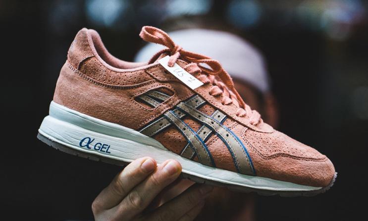 Gak Pernah Terpikirkan, 5 Cara Ajaib Ini Bikin Sneakers Nampak Baru
