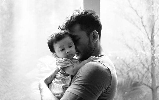 Rio Dewanto Memang Ayah & Suami Idaman, Nih 10 Bukti Fotonya