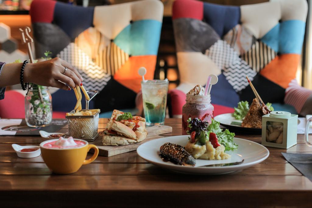 Mau Nongkrong a la Girls Squad Nia Ramadhani? Ke Kafe Ini Saja!