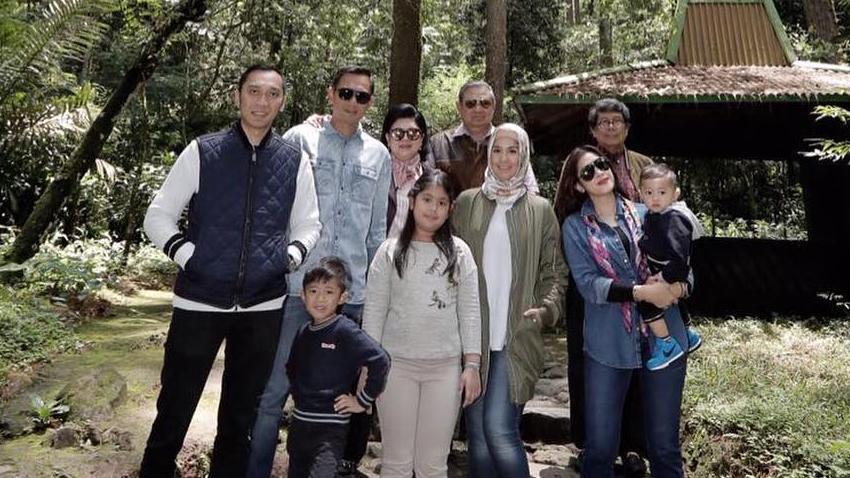9 Potret Harmonis Keluarga SBY, Doyan Kompakan Bareng Anak Cucu