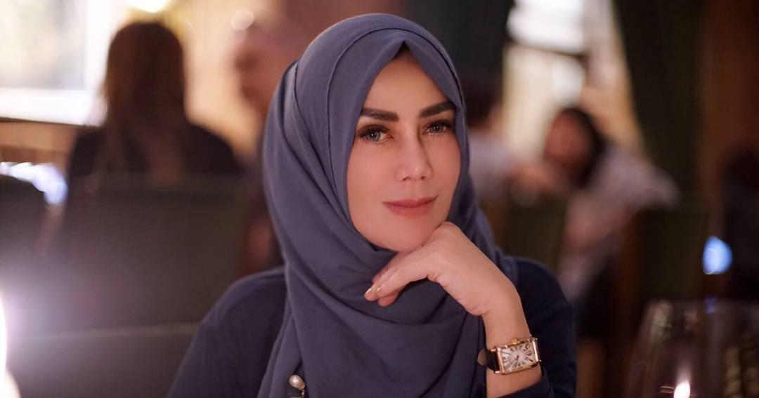 10 Gaya Hits Mama Amy, Ibu Raffi Ahmad yang Awet Muda