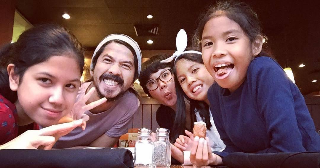 Punya 3 Putri, 10 Foto Ini Bukti Ariyo Wahab Ayah Rock N Roll