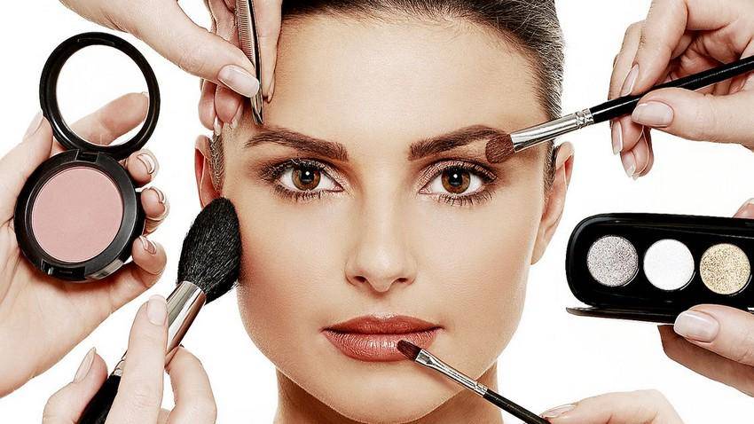 3 Kesalahan Memakai Makeup yang Sering Dilupakan Wanita