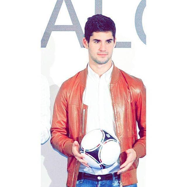 instagram/iscoalarcon