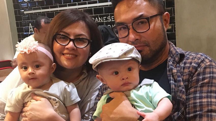 10 Foto Bayi Kembar Surya Saputra & Cynthia, Gemasnya Kebangetan!