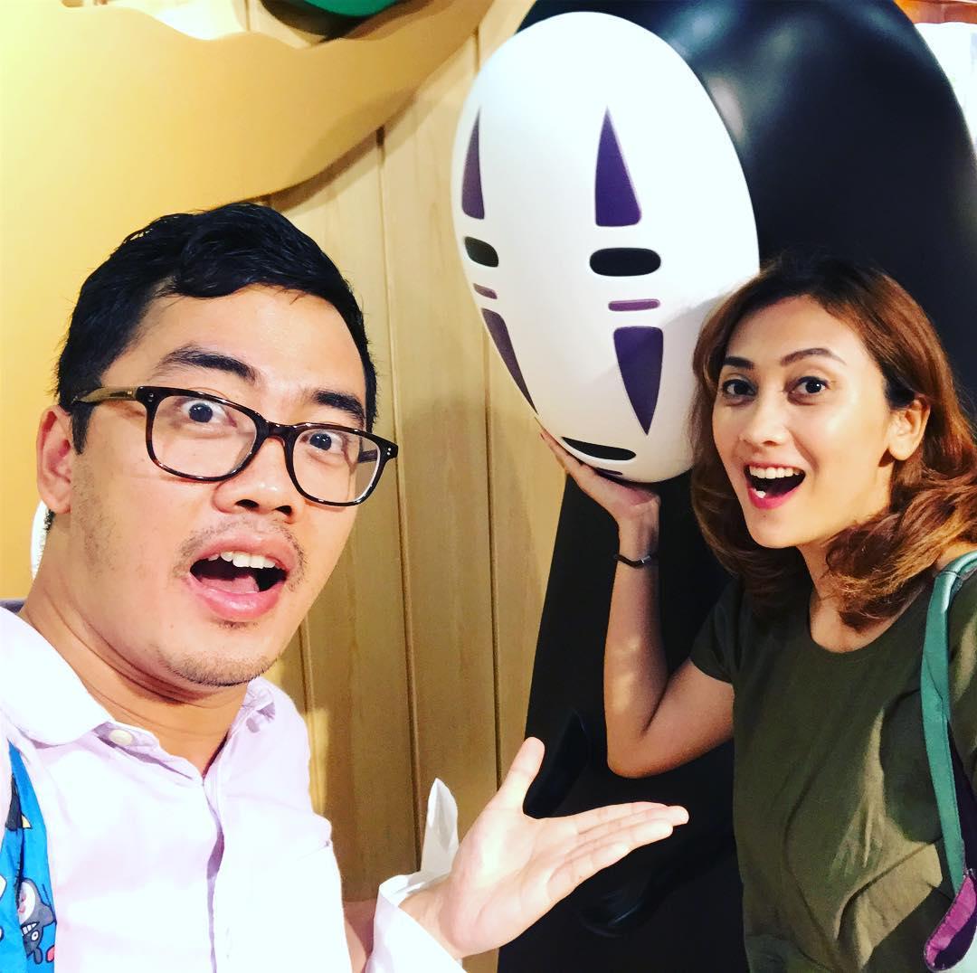 Jodoh Tak Kemana, 4 Artis Ini Menikah dengan Manajernya Sendiri