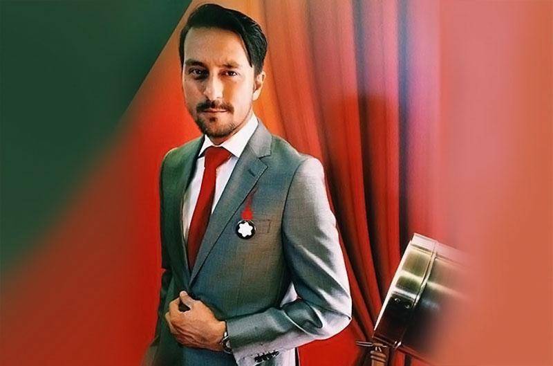 www.instagram.com/bront_palarae
