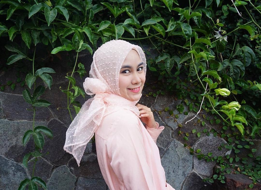 Ingin Bepergian? 13 Outfit Anisa Rahma Ini Bisa Jadi Inspirasimu