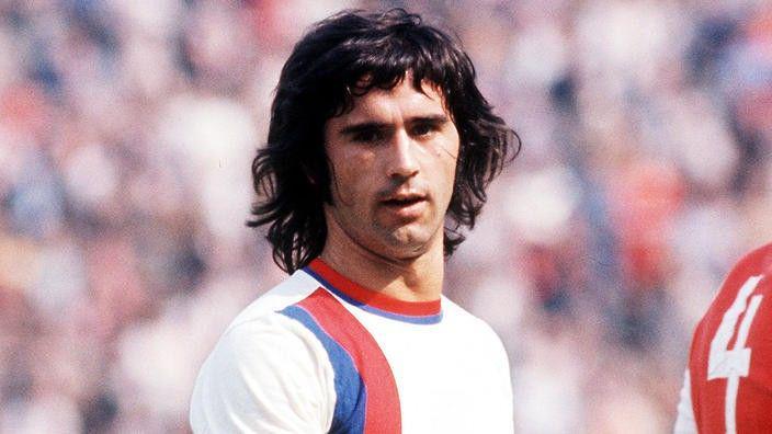 5 Pemain Sepakbola yang Sukses Meski Pakai Nomor 'Sial' 13