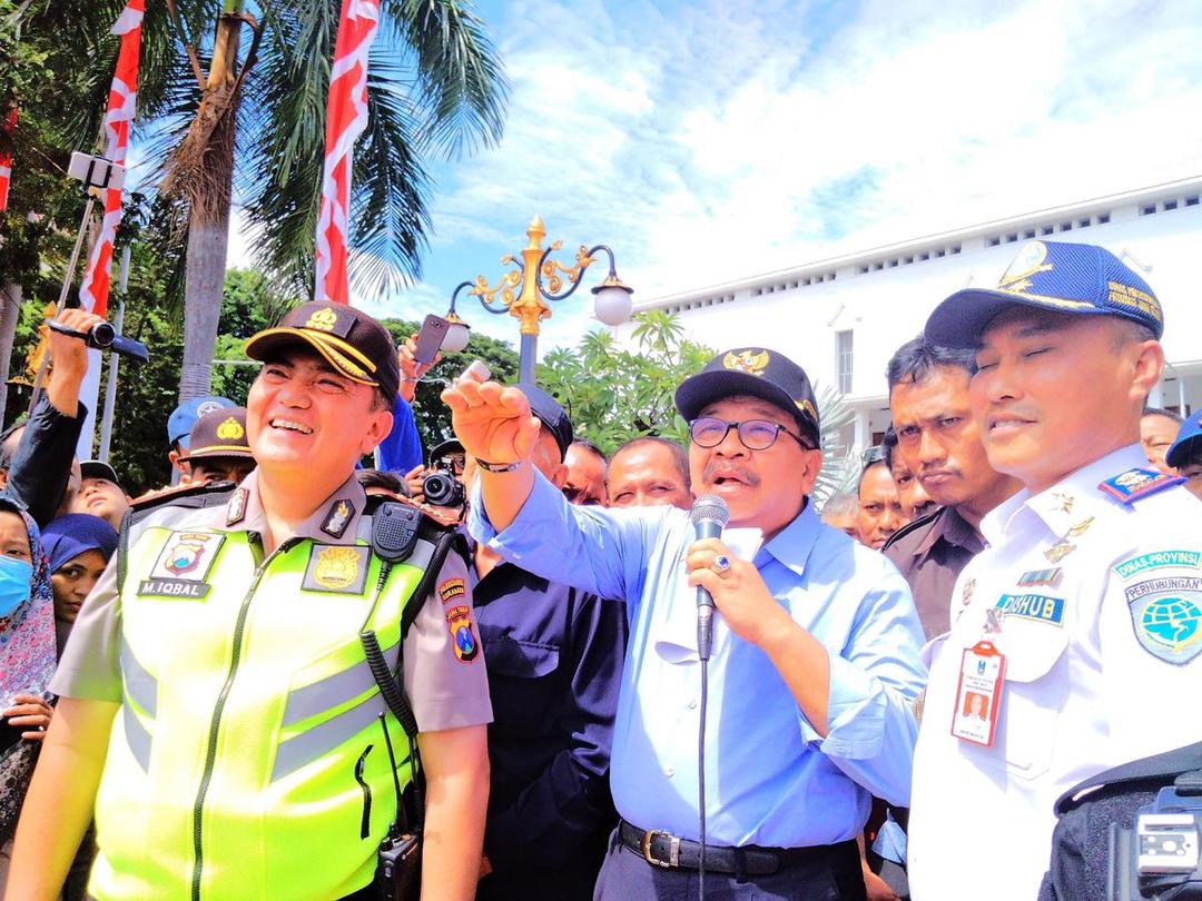 Soekarwo Soal Angkutan Online: Tak Bisa Dihapus Begitu Saja