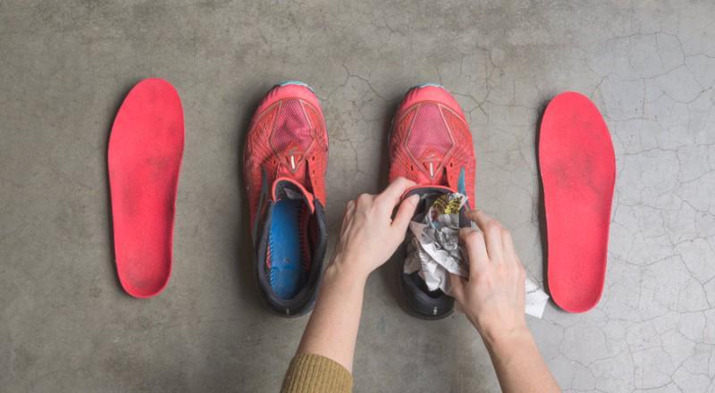 Belum Banyak yang Tahu Nih, 6 Tips Merawat Sneakers Saat Hujan!