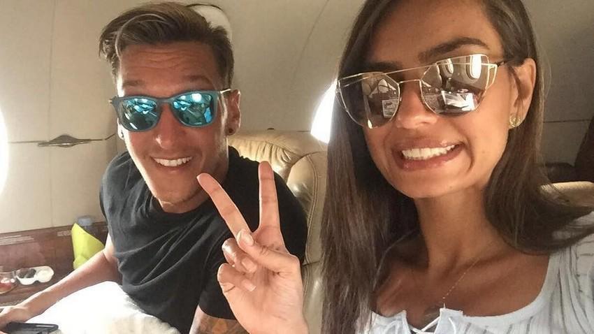 Siap Patah Hati? Ini Potret Pacar Mesut Ozil Mantan Ratu Kecantikan