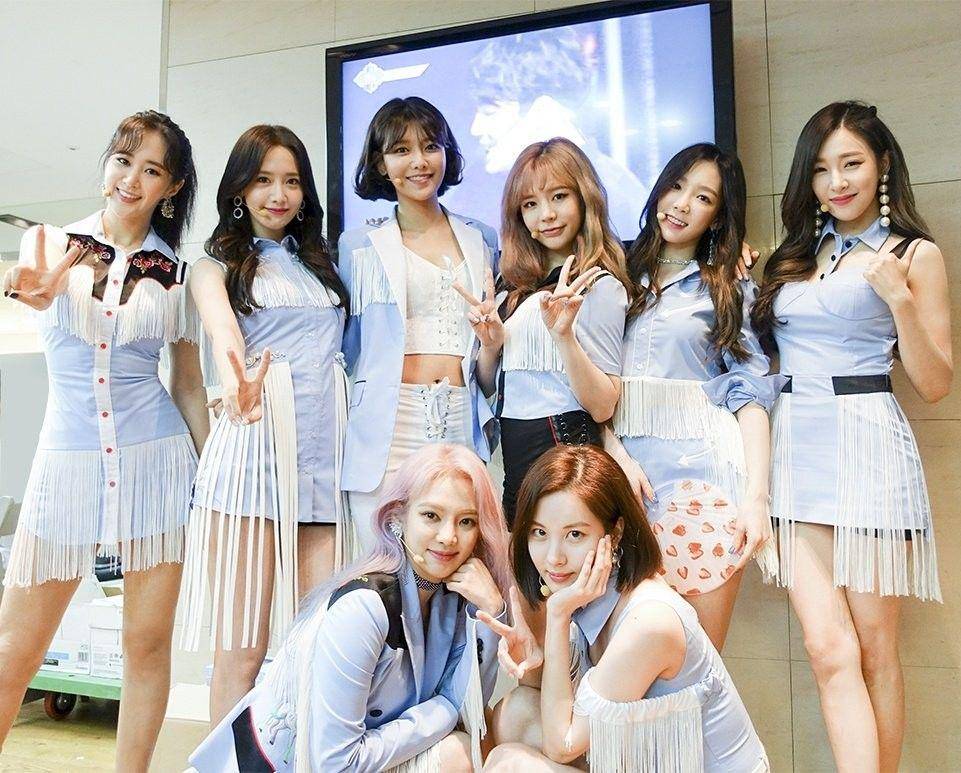 https://twitter.com/girlsgeneration