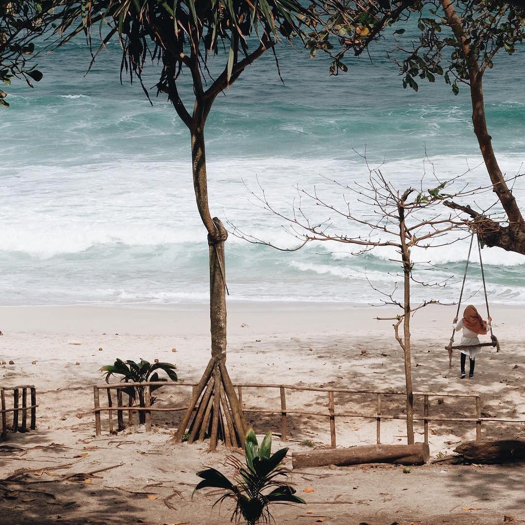 Jenuh dengan Liburan Gitu-gitu Aja? Coba Main ke Lima Pantai di Malang Ini