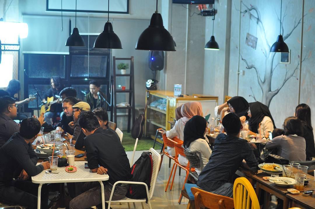 9 Tempat Nongkrong di Bekasi yang Hits, Anak Gaul Wajib ke Sini!