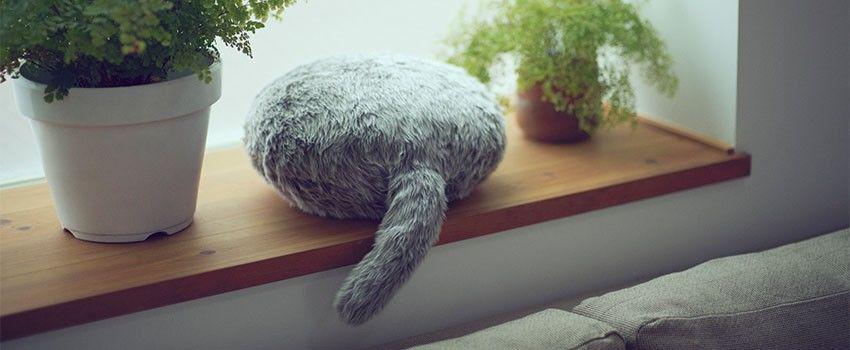 Lucunya, Bantal Berbulu Ini Bisa Kibaskan Ekor Jika Dielus
