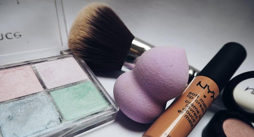Berbahaya! 4 Alat Makeup yang Bisa Tularkan Penyakit