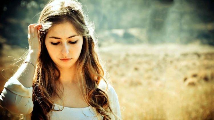 Sedih, 4 Alasan Wanita Tetap Bertahan Denganmu Meski Tak Bahagia