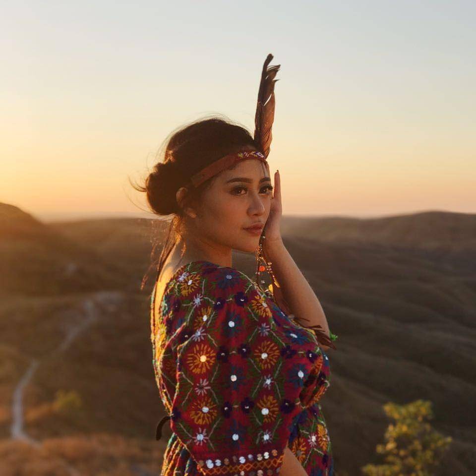 instagram.com/rachelvennya
