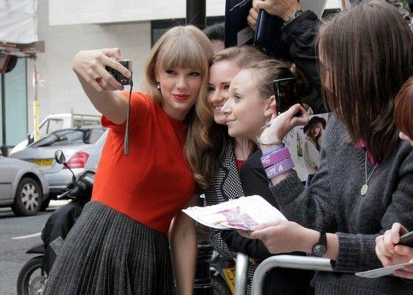 5 Hal yang Dilakukan Taylor Swift untuk Fans Ini Bikin Kagum