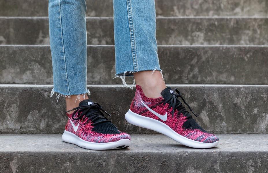 10 Sneakers Terbaik untuk Traveling, Bikin Nyaman Seharian!