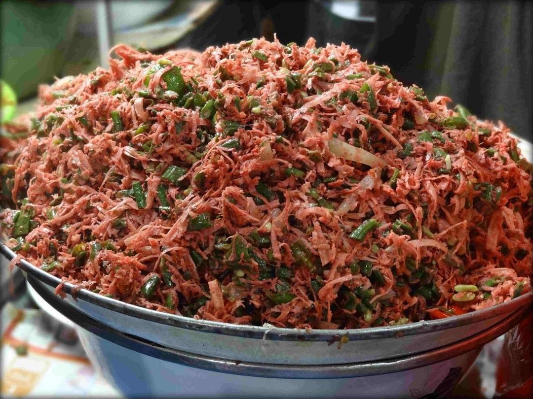 Berani Coba 7 Makanan Aneh Khas Indonesia Ini? Enak Lho