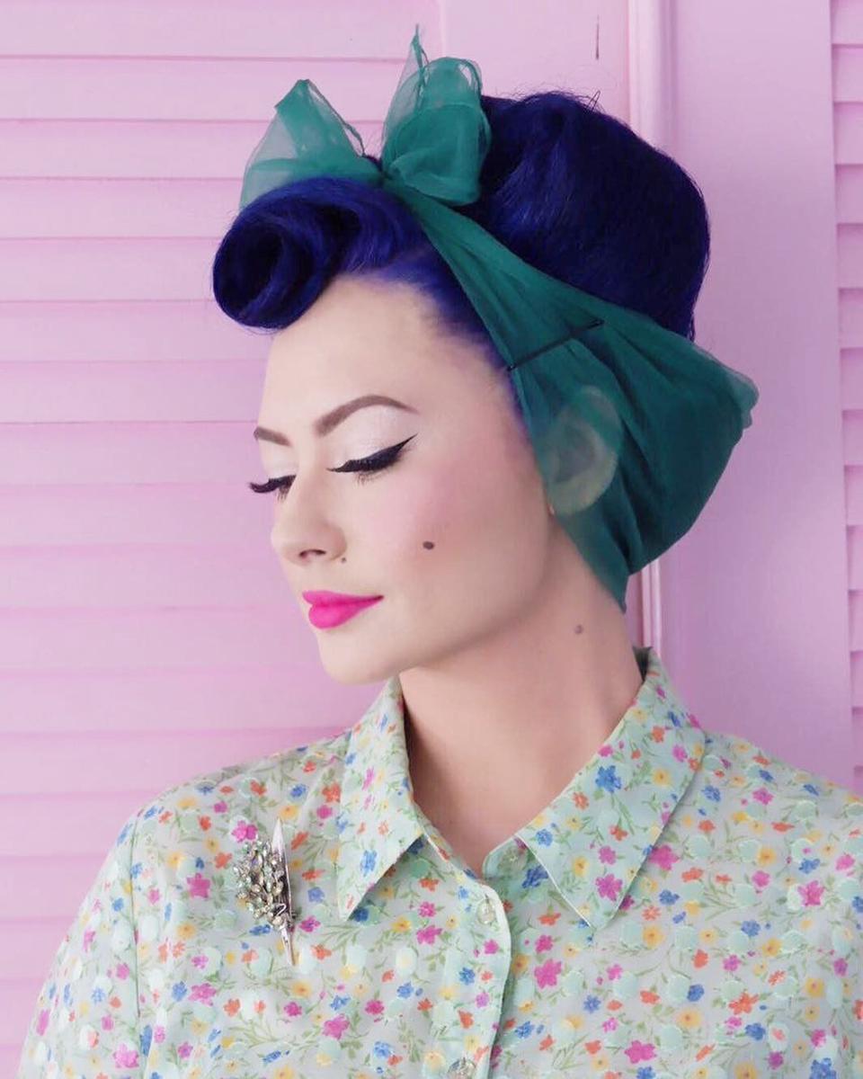 Nyentrik Tapi Cantik, Ini 10 Gaya Pin Up Girl ala Claudia Adinda