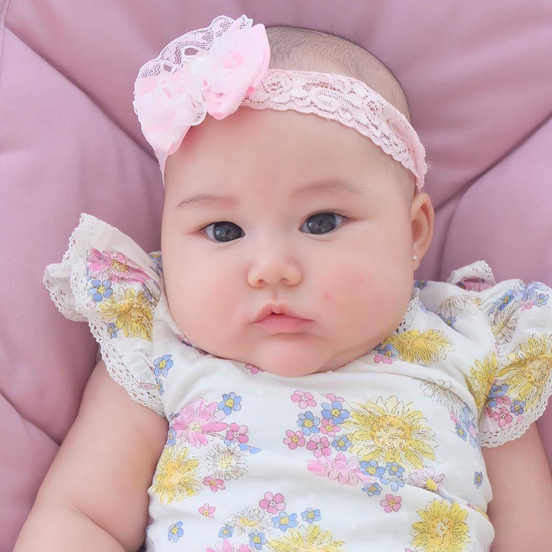 instagram.com/adeliapasha