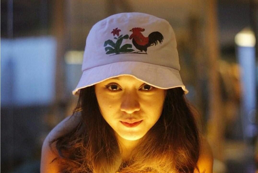 7 Foto Ini Buktikan Logo Ayam Jago Merah Bisa Jadi Fashion Keren!