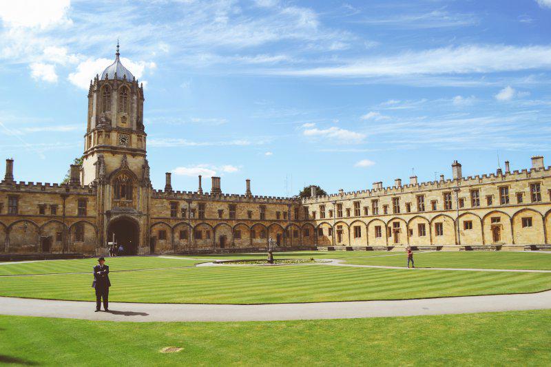 Oxford dan Cambridge Dituduh Sebagai Kampus Apartheid