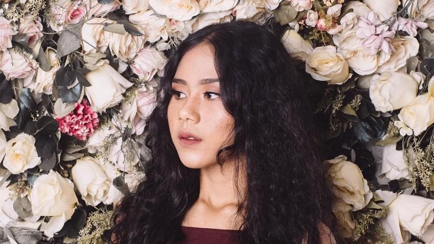 7 Fakta Nadin 'Cakecaine', Cewek 17 Tahun Teman Duet Dipha Barus