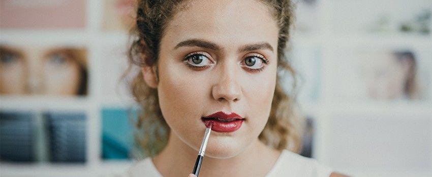Daftar Produk Bibir Wajib Buat Cewek Selain Lipstik, Kamu Sudah Punya?
