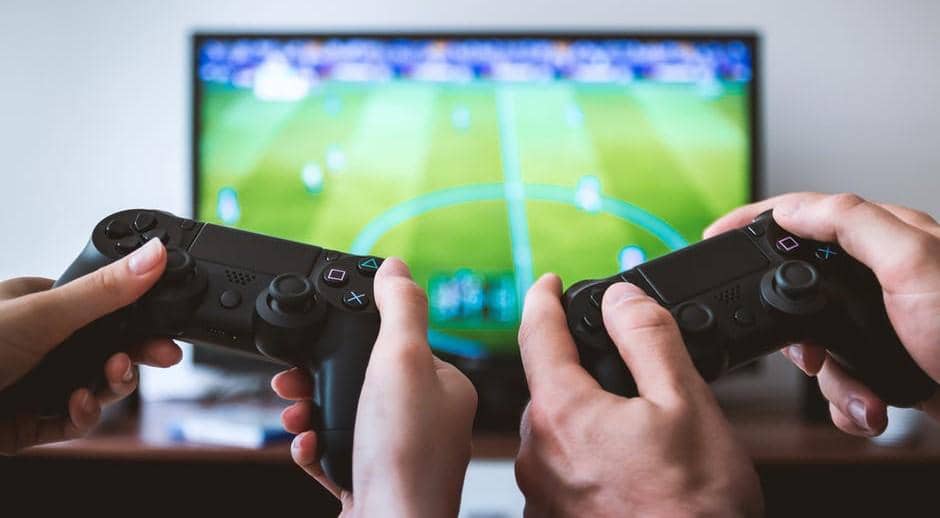 Inilah yang Dilakukan 12 Zodiak Ketika Sendirian di Rumah