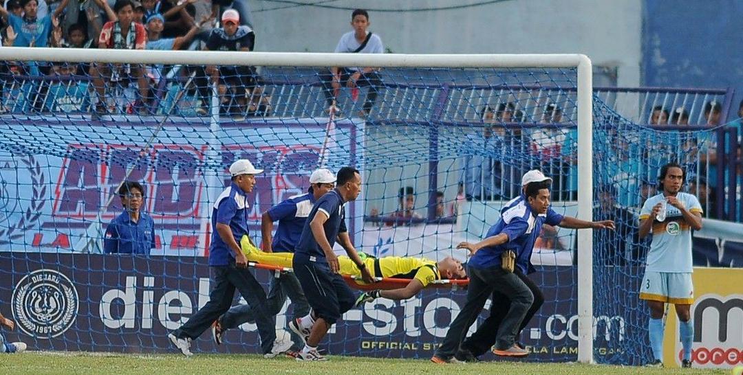 4 Insiden Tabrakan Antar Pemain Liga Indonesia yang Berujung Kematian