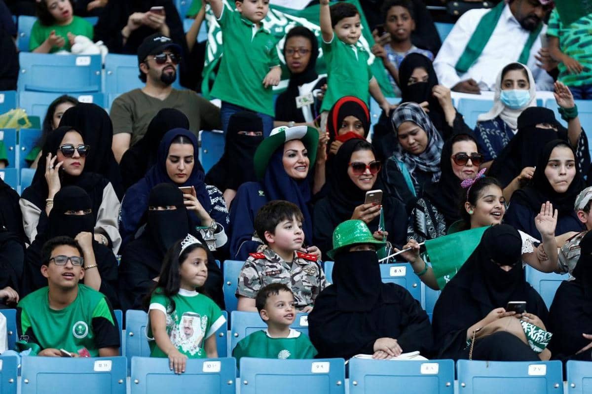 Kabar Gembira! Wanita Arab Saudi Akhirnya Bisa Masuk Stadion