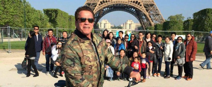 20 Pengganggu Bikin Momen Foto yang Harusnya Serius Malah Jadi Lucu