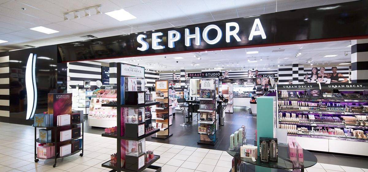 shopdullestowncenter.com