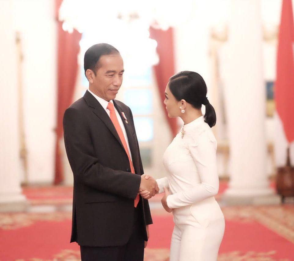 instagram.com/yunishara36