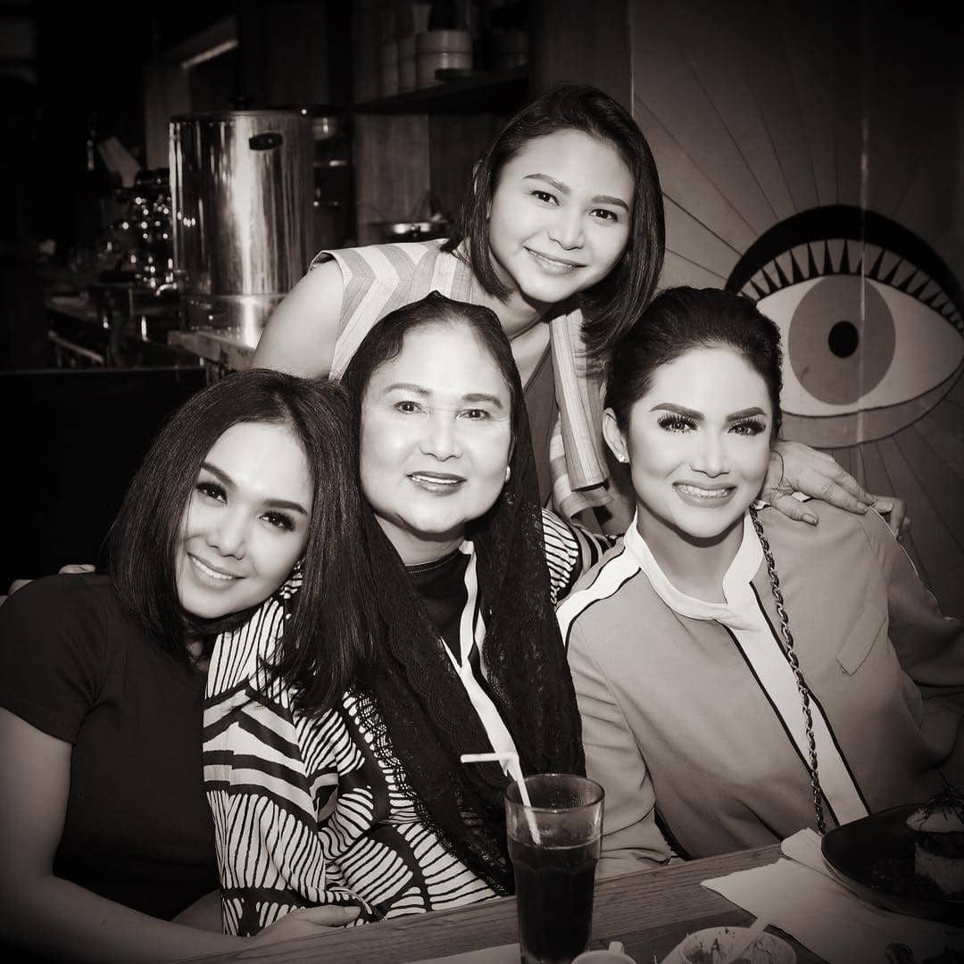 instagram.com/yunishara36