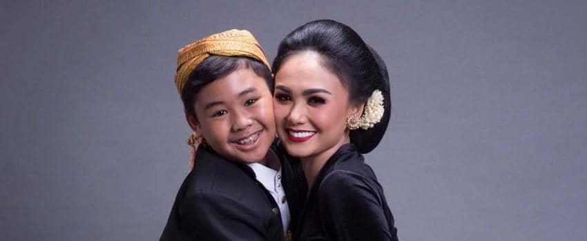 10 Bukti Cantik Yuni Shara, Tetap Awet Muda Walau Sudah 'Kepala Empat'