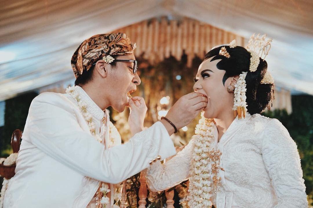 Sah Menikah, Ini Dia Potret Gagahnya Suami Mytha Lestari