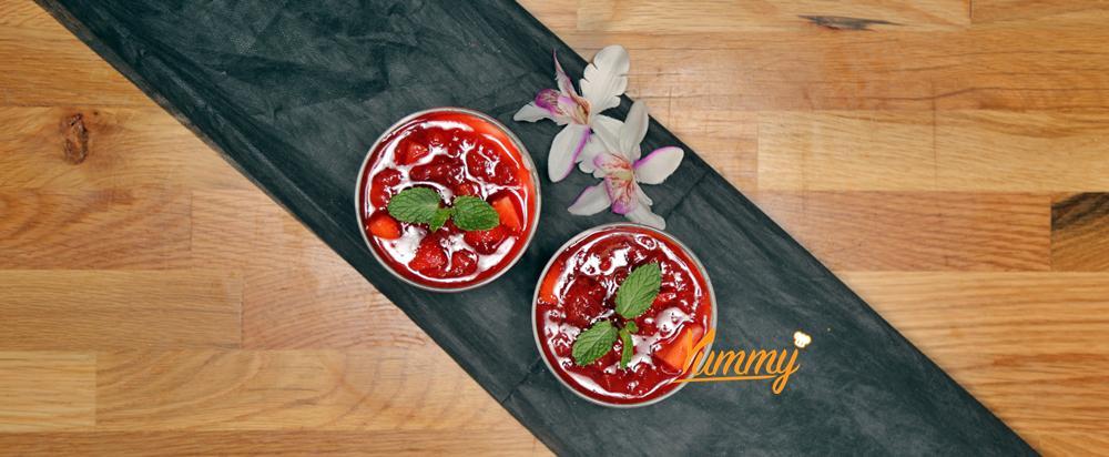 VIDEO: Resep Simple Strawberry Panna Cotta ala Yummy