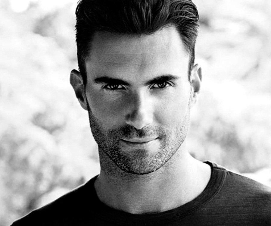 Usia 38 Tahun, 10 Foto Ini Bukti Adam Levine Masih Super Hot