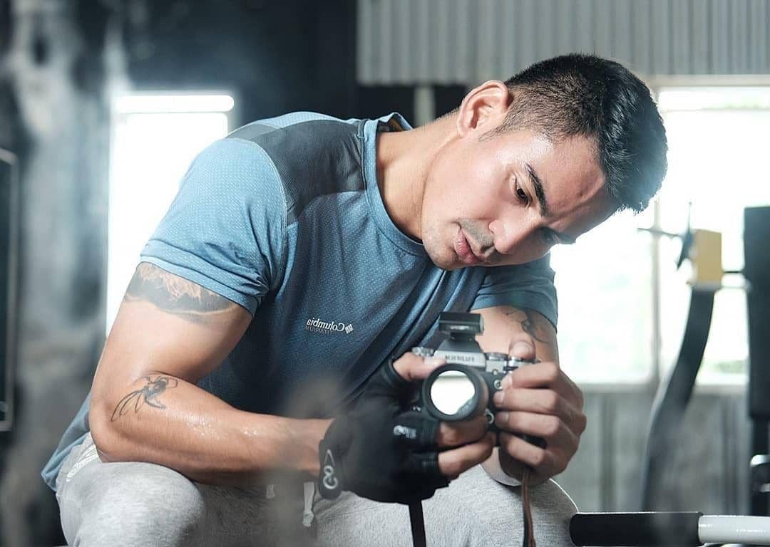 Masih Melajang di Usia 31, Ini 12 Potret Bukti Tampan Robby Purba