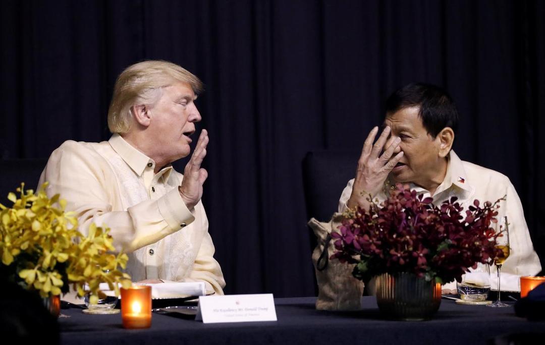 Bernyanyi, Duterte Mengaku Diperintah Trump