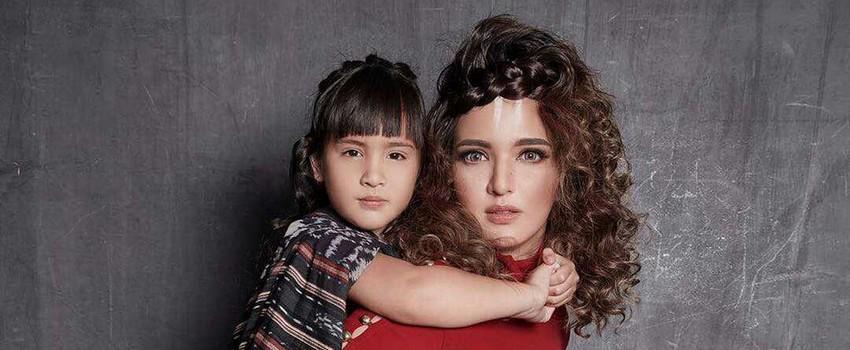 7 Potret Bukti Mikhayla, Anak Nia Ramadhani Sudah Berbakat Jadi Model