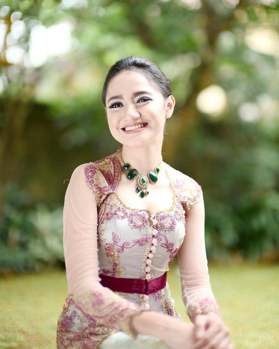 instagram.com/marcella_simon